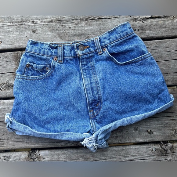 Vintage 90’s Levi’s 516 Denim Cut Off Jean Shorts Size 25 Waist - Picture 5 of 8